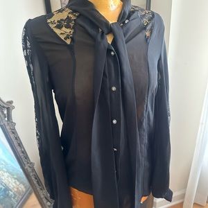 Stunning rise black lace blouse Small